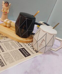 ماگ سفید ومشکی خطی