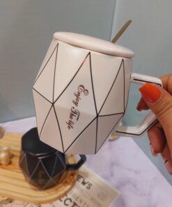 ماگ سفید ومشکی خطی