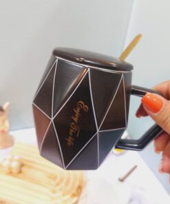 ماگ سفید ومشکی خطی