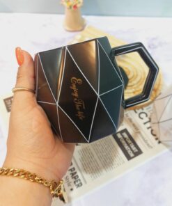 ماگ سفید ومشکی خطی