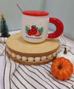 ماگ توت فرنگی دسته تپلی