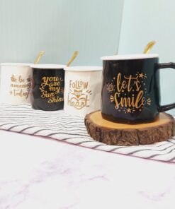 ماگ فونت دار سفید و مشکی قاشق دار