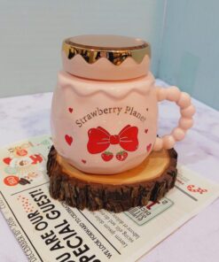 ماگ درپیچی توت فرنگی دسته برجسته کد 1567