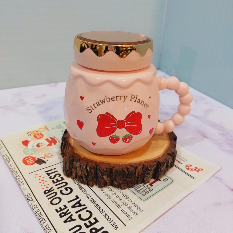 ماگ درپیچی توت فرنگی دسته برجسته کد 1567