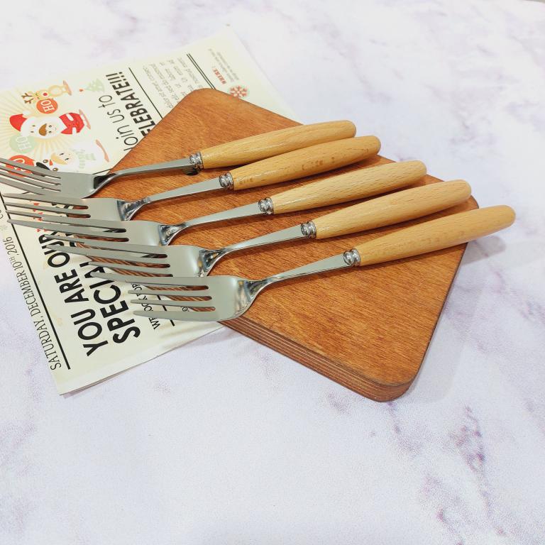 کارد و چنگال استیل دسته چوبی کد 1628