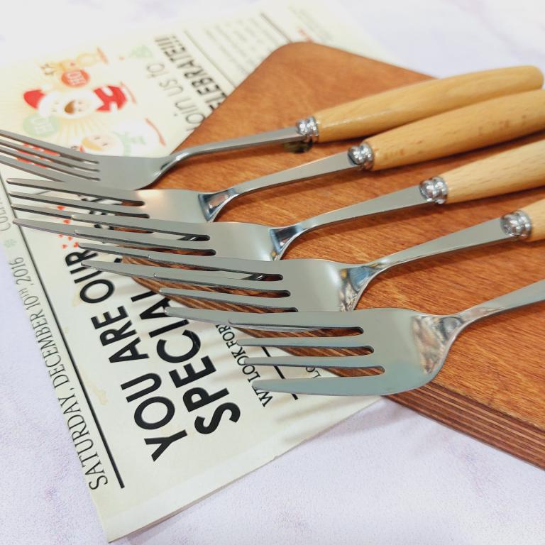 کارد و چنگال استیل دسته چوبی کد 1628