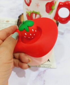 ماگ توت فرنگی در برجسته نشکن کد 1681