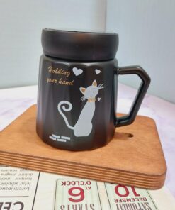 ماگ گربه درپیچی سفید و مشکی کد 1683