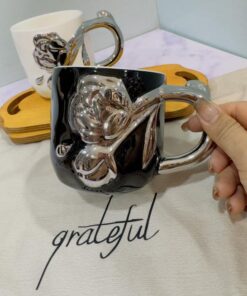 ست ماگ سفید ومشکی طرح گل برجسته کد 2018