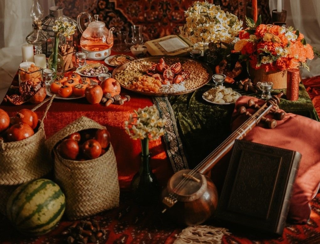 چیدمان سفره شب یلدا ساده و شیک