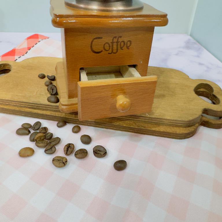 آسیاب قهوه دستی چوبی کد2049