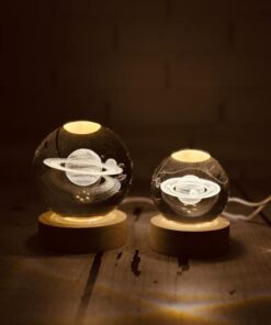 گوی کیرستالی پایه چوبی چراغ دار کد 2075