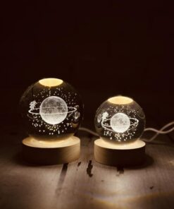 گوی کیرستالی پایه چوبی چراغ دار کد 2075