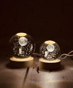 گوی کیرستالی پایه چوبی چراغ دار کد 2075