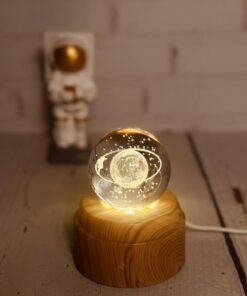 گوی کیرستالی چراغدار چرخشی موزیکال پایه چوبی کد 2143