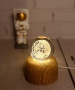 گوی کیرستالی چراغدار چرخشی موزیکال پایه چوبی کد 2143