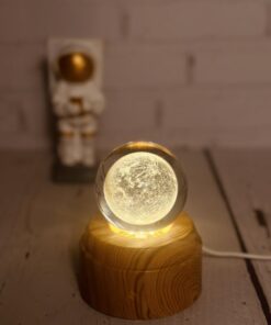 گوی کیرستالی چراغدار چرخشی موزیکال پایه چوبی کد 2143