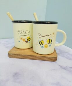 ماگ فانتزی طرح زنبور قاشق چوبی کد 2203