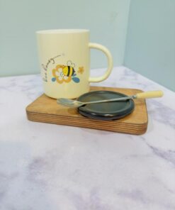 ماگ فانتزی طرح زنبور قاشق چوبی کد 2203