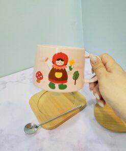 ماگ فانتزی طرح دختر تپلی سینی چوبی دار کد 2210