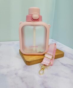 قمقمه نی دار بند شطرنجی کودک برند GlAVOS کد 2213