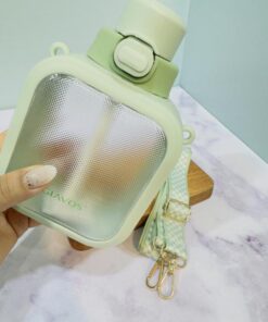 قمقمه نی دار بند شطرنجی کودک برند GlAVOS کد 2213