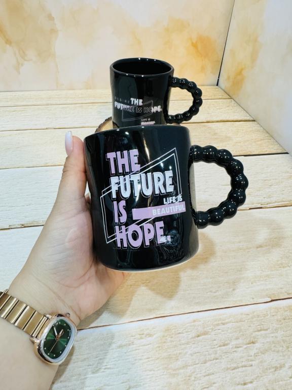 ماگ دسته مرواریدی مشکی فونت دار کد 2344