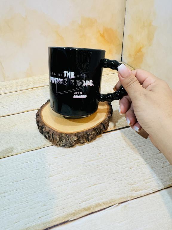 ماگ دسته مرواریدی مشکی فونت دار کد 2344