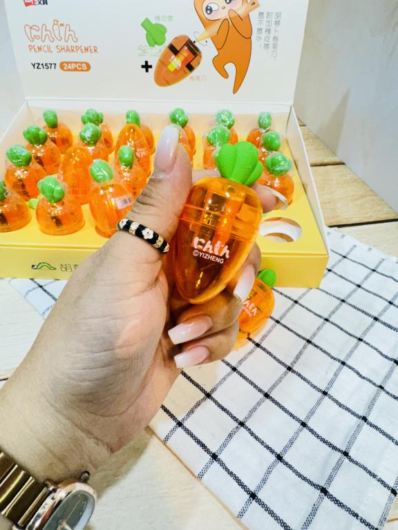 مداد تراش فانتزی اناناس و هویچ کد 2397