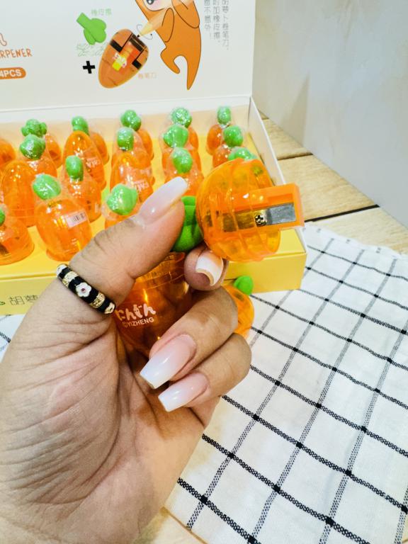 مداد تراش فانتزی اناناس و هویچ کد 2397