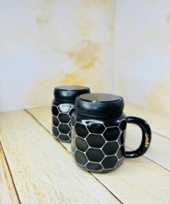 ماگ درپیچی طرح کندو مشکی کد 2506