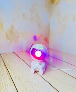 چراغ خواب و رقص نور فانتزی طرح فضانورد نشسته کد 2587