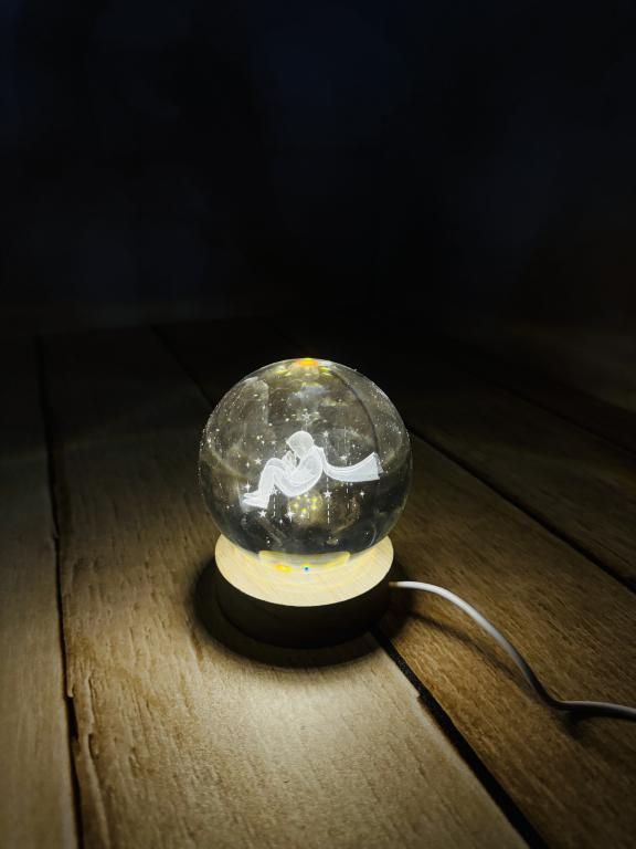 گوی شیشه ای چراغدار سه بعدی سایز بزرگ کد 2647