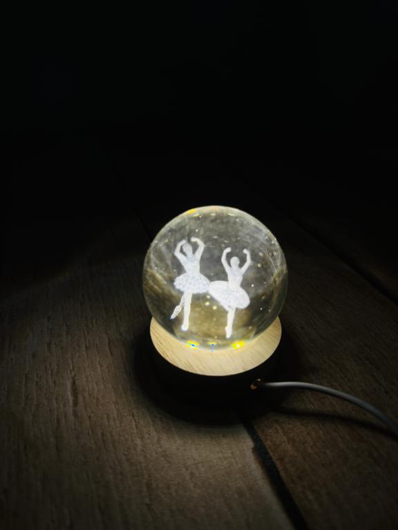 گوی شیشه ای چراغدار 3 بعدی سایز کوچک کد 2648