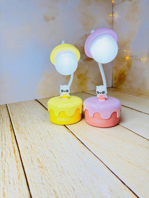 چراغ مطالعه رومیزی شارژی طرح خرس خامه ای کد 2821