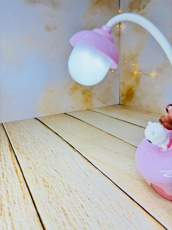 چراغ مطالعه رومیزی شارژی طرح خرس خامه ای کد 2821