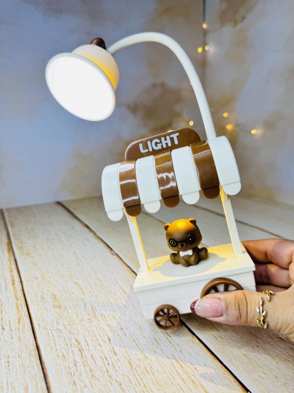 چراغ مطالعه فانتزی رومیزی طرح خرس قهوه فروش کد 2836