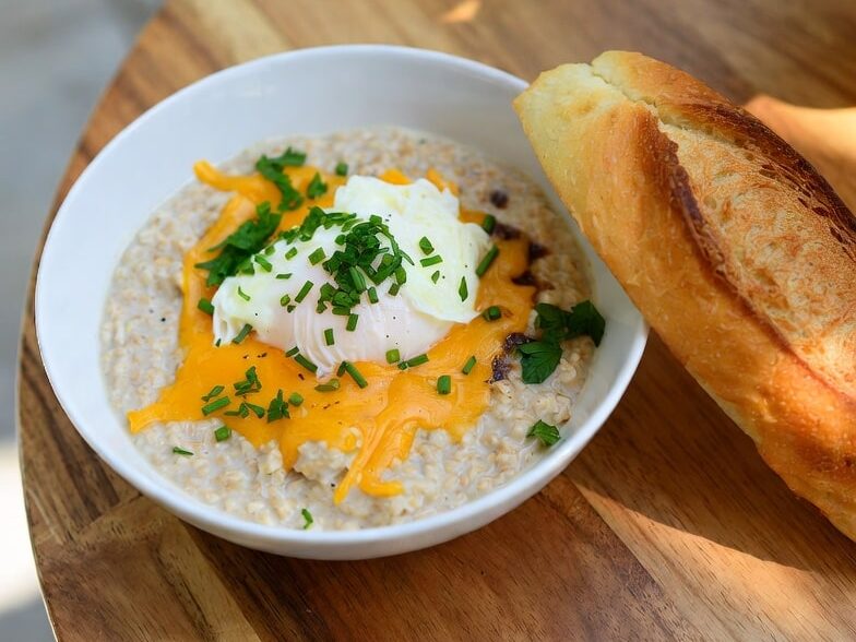 اوتمیل با تخم مرغ و پنیر