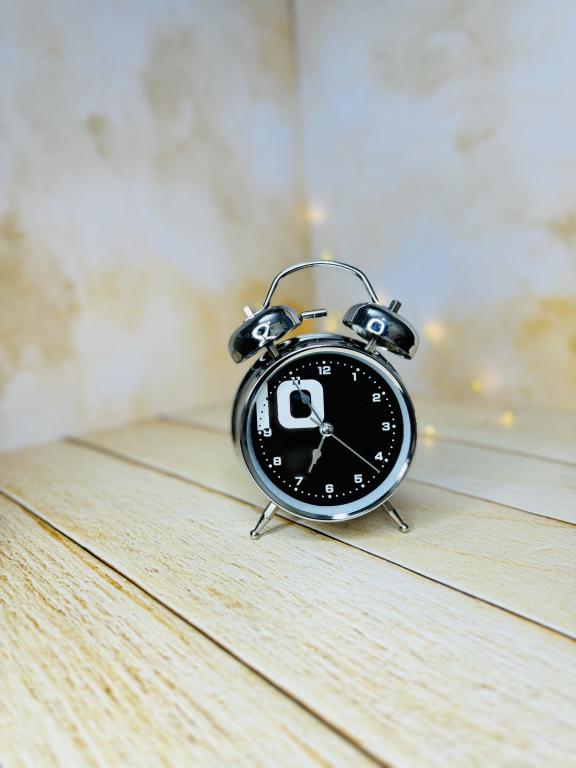 ساعت رومیزی شماطه دار استیل سیاه سفید کد 2875