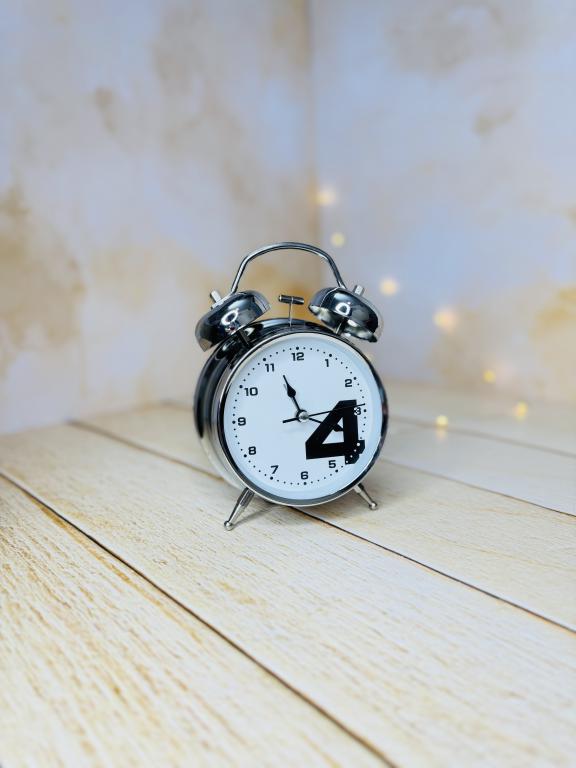 ساعت رومیزی شماطه دار استیل سیاه سفید کد 2875