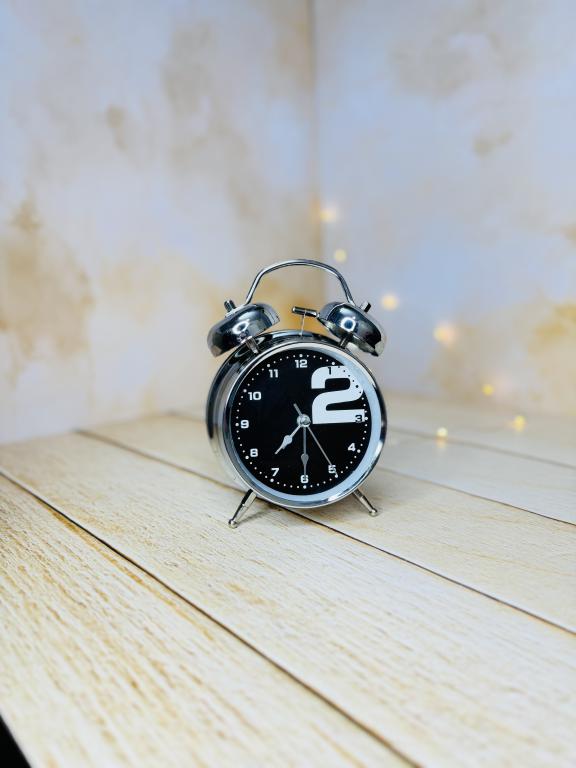 ساعت رومیزی شماطه دار استیل سیاه سفید کد 2875