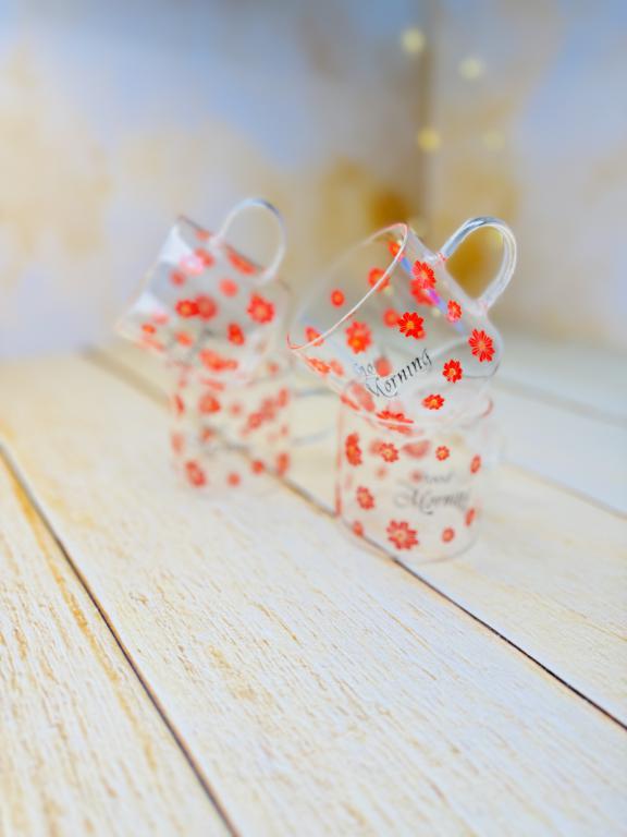 شات قهوه پیرکس گرد گل قرمز دسته دار کد 2935