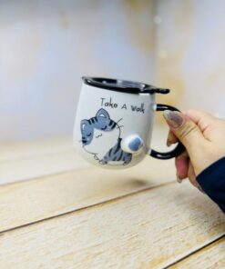 ماگ درب فانتزی سرامیکی طرح گربه دم برجسته کد 2959